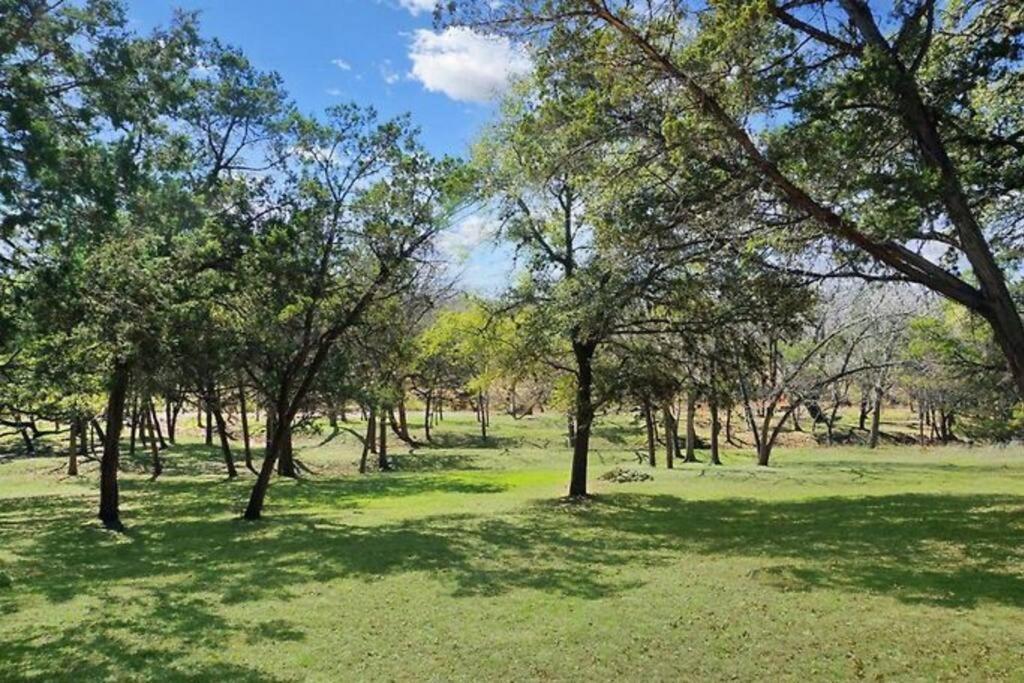 Fox Hollow - Tiny Home With Cypress Creek Access, Park Like Setting Wimberley Exterior foto