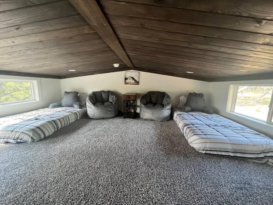 Fox Hollow - Tiny Home With Cypress Creek Access, Park Like Setting Wimberley Exterior foto