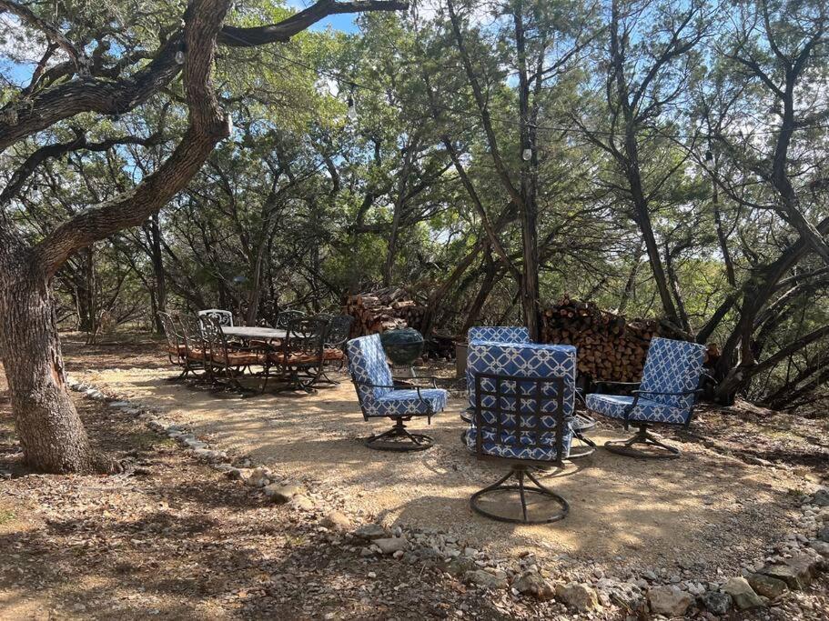 Fox Hollow - Tiny Home With Cypress Creek Access, Park Like Setting Wimberley Exterior foto